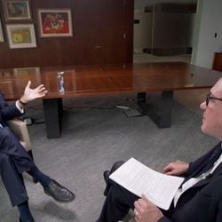 Larry Fink afirma que, se os preços do petróleo permanecerem altos por um período prolongado, isso terá 'implicações profundas' para a economia mundial.