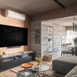 Ela é uma excelente opção para manter a privacidade interna e externa dos ambientes, além de reduzir a luminosidade