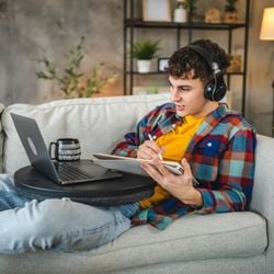 Especialista explica como a sétima arte pode enriquecer o repertório cultural e ajudar na preparação para o Enem e vestibulares