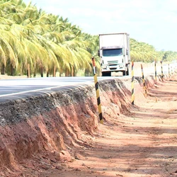 Em alguns trechos existem desníveis na pista que preocupam condutores, principalmente após acidentes com mortes registradas; DER-ES diz que mandará uma equipe no local para corrigir possíveis falhas