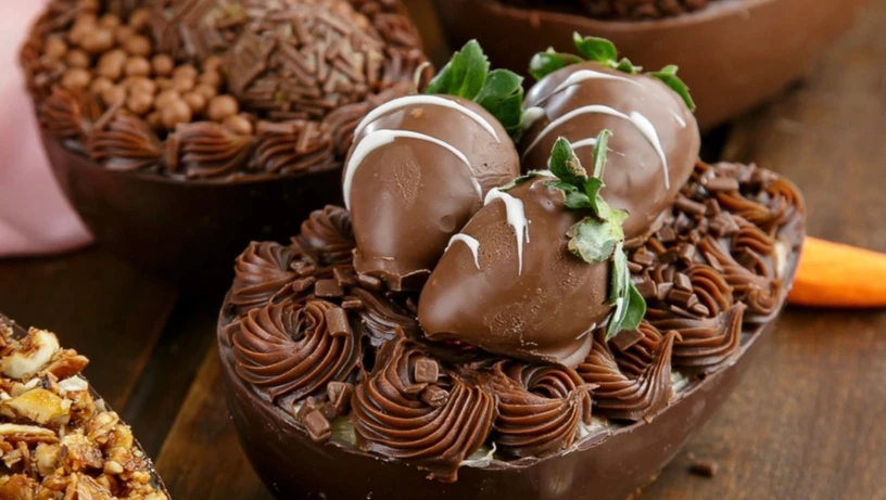 Ovo de colher de bombom de morango da Lu Franco Bolos Festivos