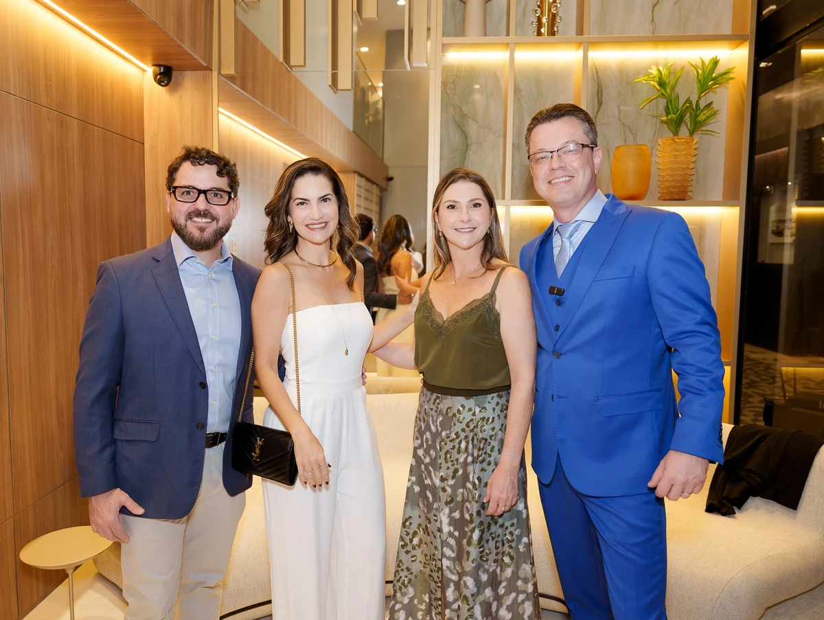 Douglas e Janine Oliveira com o casal Lelian Lacerda e Paulo Mansur