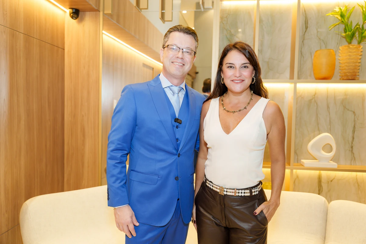 Paulo Mansur com sua paciente Flavia Fardim