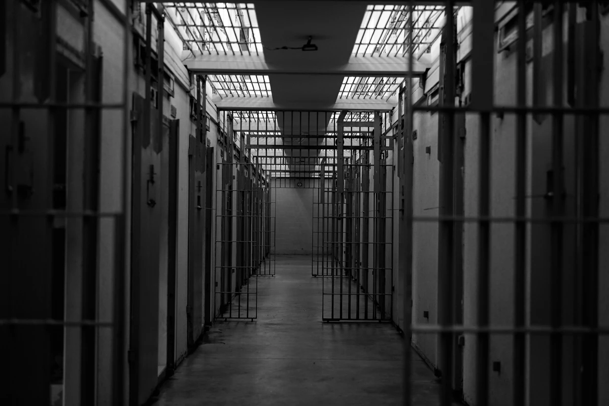 Prisão (para usar só na Opinião da Gazeta)