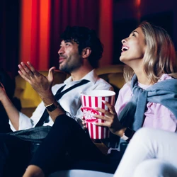 De descontos de até 58% no ingresso a um quiz que premiou o assinante mais
rápido do ano: o Clube A Gazeta transforma a experiência de ir ao cinema em algo
que vale muito mais do que o valor da poltrona.