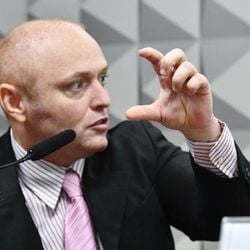 A defesa da ex-parlamentar afirmou que vai recorrer da decisão.