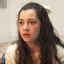 Morre a jovem de Barcelona que foi o primeiro caso a chegar à Justiça desde a entrada em vigor da lei da eutanásia na Espanha. Ela precisou passar por cinco instâncias até conseguir a aprovação unânime de todos os tribunais envolvidos.