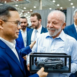 Petista diz que ninguém mais quer dar sobra de comida para cachorro, que vai até ao dentista; presidente vê endividamento da população como barreira para aumentar popularidade