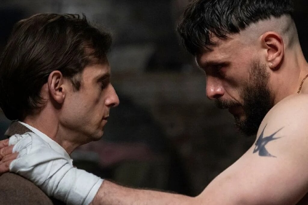 A série “Half Man” revela as cicatrizes e reconexões de dois irmãos ao longo de décadas de conflitos e reencontros (Imagem: Reprodução digital | HBO Max)