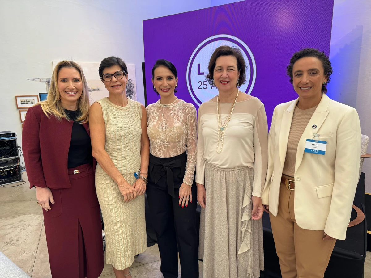 Eduarda Buaiz, a juíza Brunella Faustini, Ana Paula França, Sandra Matias e Érica Neves.