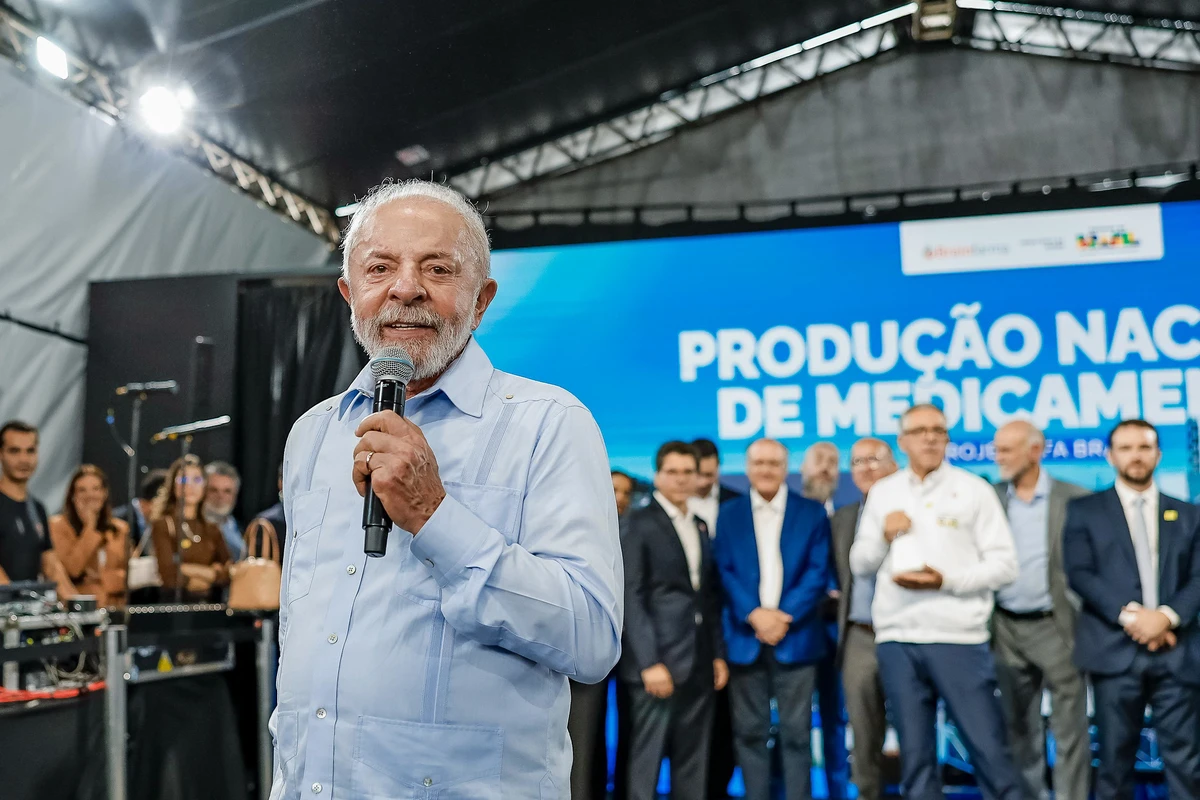 Presidente da República, Luiz Inácio Lula da Silva, durante visita às instalações da Brainfarma Indústria Química e Farmacêutica
