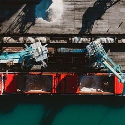 Os preços de uma ampla gama de produtos, de alimentos a smartphones e medicamentos, podem ser afetados pela guerra entre Estados Unidos, Israel e Irã