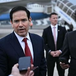 Questionado sobre se os EUA estão considerando o envio de tropas para o Oriente Médio, o secretáriod e Estado americano disse que o país pode atingir seus objetivos 'sem nenhuma tropa terrestre'.