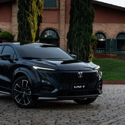 Segundo modelo da marca no país chega com acabamento e tecnologia diferenciados, além de preço competitivo e motorização turbo flex de 180 cv e 29,2 kgfm; fabricação do SUV ocorre em Goiás