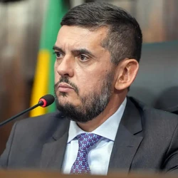 Decisão do ministro do STF Alexandre de Moraes foi cumprida nesta sexta-feira (27). Na quarta, político teve sua vaga na Assembleia cassada pelo TSE