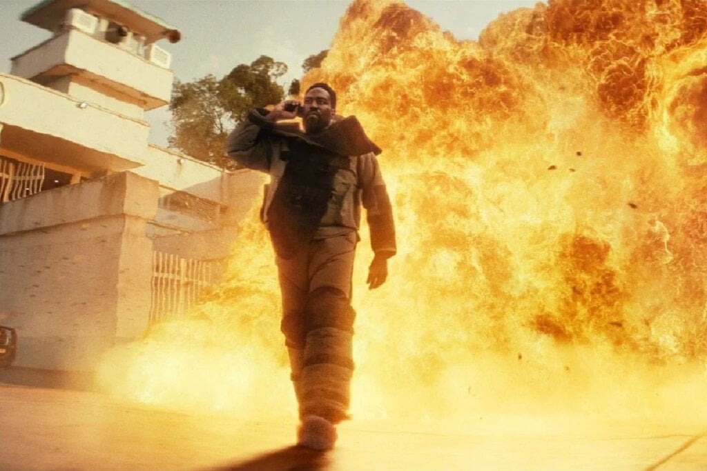 Na série “Homem em Chamas”, um ex-mercenário embarca em uma jornada de vingança enquanto tenta proteger quem ainda lhe resta (Imagem: Reprodução digital | Netflix)