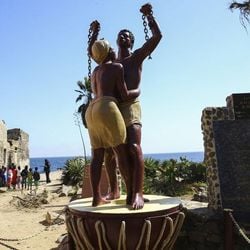 A Assembleia Geral da ONU aprovou uma resolução declarando a escravidão como "o crime mais grave contra a humanidade". A resolução também pede a "imediata e incondicional restituição" de objetos culturais aos seus países de origem, sem custo.