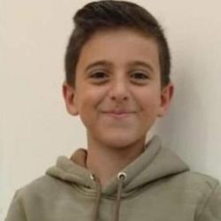 Jawad Younes e seu tio Ragheb foram sepultados neste sábado, depois que o complexo residencial da família foi atingido um dia antes