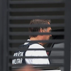 Filhos que não moram na casa e advogados podem visitar ex-presidente em horários restritos, conforme decisão do ministro