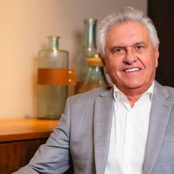 A primeira vez que Caiado disputou a presidência foi em 1989, quando obteve menos de 1% dos votos. Agora, tenta emplacar o discurso de 'direita moderada' para capitalizar votos de quem não quer Lula, nem Flávio Bolsonaro.