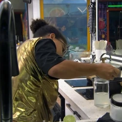 Pequenas quantidades da água liberada pelo frango já podem ser suficientes para causar a infecção, com surgimento de diarreia, dor abdominal, febre, náuseas e vômitos