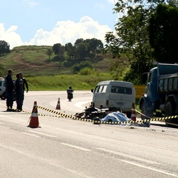 A vítima estava na garupa de uma motocicleta que se envolveu em uma colisão com um carro no bairro Maria das Graças