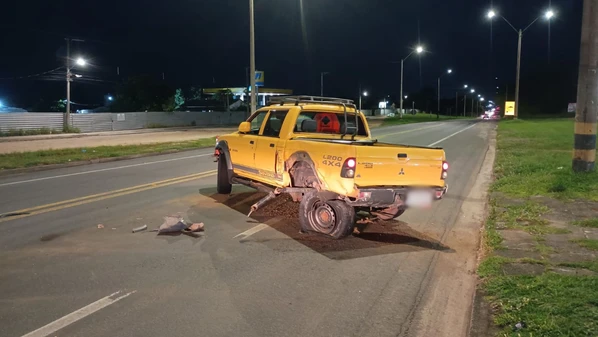 Suspeito agrediu frentista, assumiu volante de veículo em abastecimento e foi contido por testemunhas após colisão durante a fuga