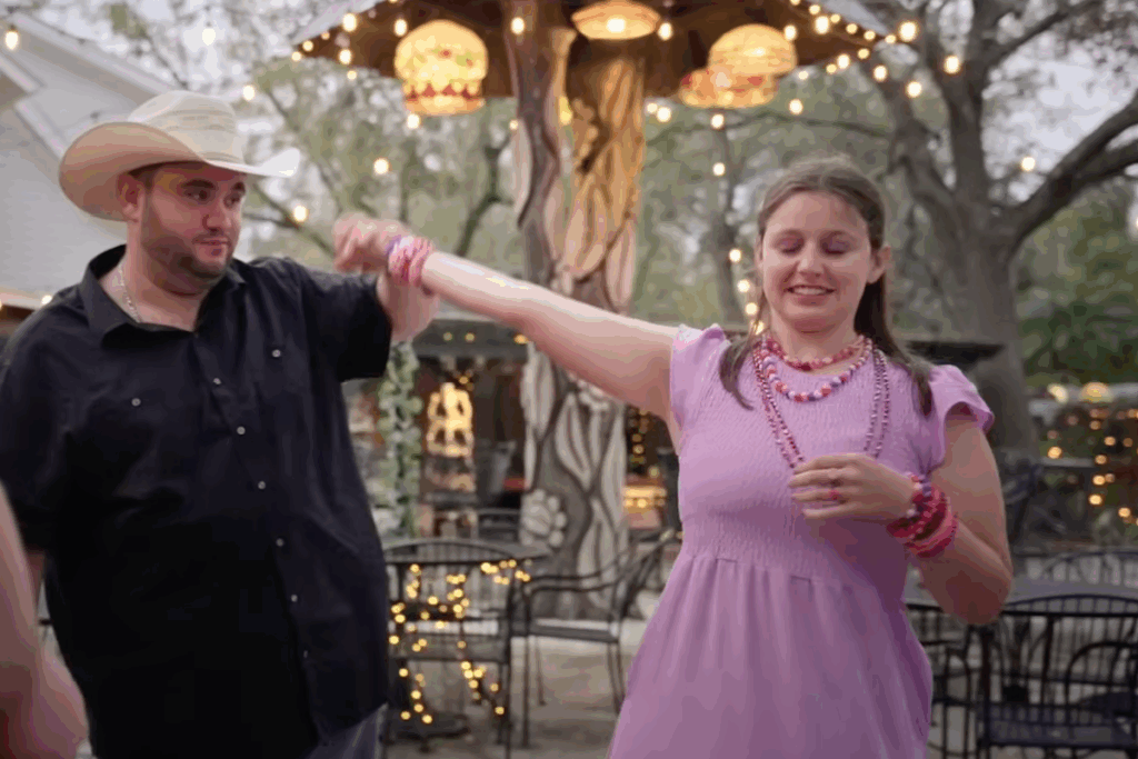 A quarta temporada de “Amor no Espectro” acompanha jovens autistas em suas jornadas afetivas, explorando encontros, conexões e descobertas (Imagem: Reprodução digital | Netflix)