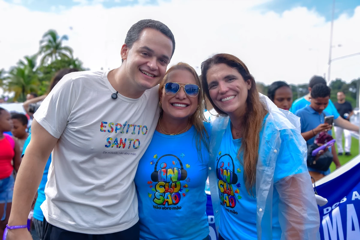 Prefeito de Vitoria Lorenzo Silva de Pazolini; Presidente da Amaes Pollyana Paraguassú e Esposa do prefeito Paula Pazolini.