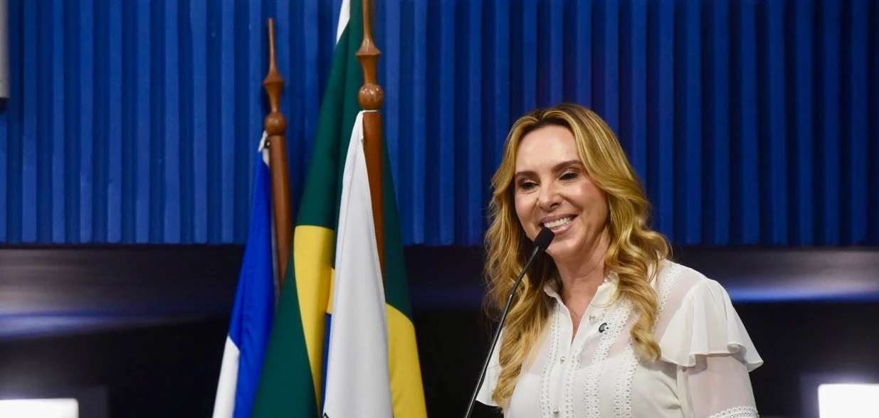 Cris Samorini toma posse, em sessão solene na Câmara de Vitória, prometendo assumir riscos para entregar resultados aos moradores da Capital