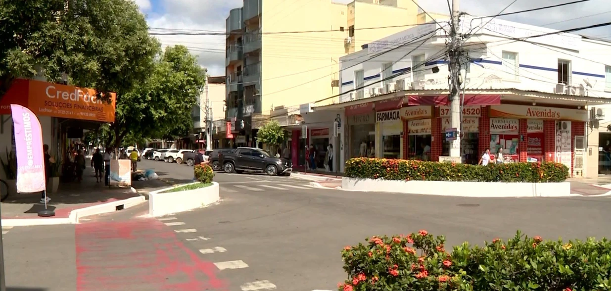 Desde o início do ano, cidade registrou quase 1.500 notificações e mais de 650 confirmações. Secretária Estadual de Saúde está prestando apoio ao município e adotando medidas estratégicas para conter o avanço da doença