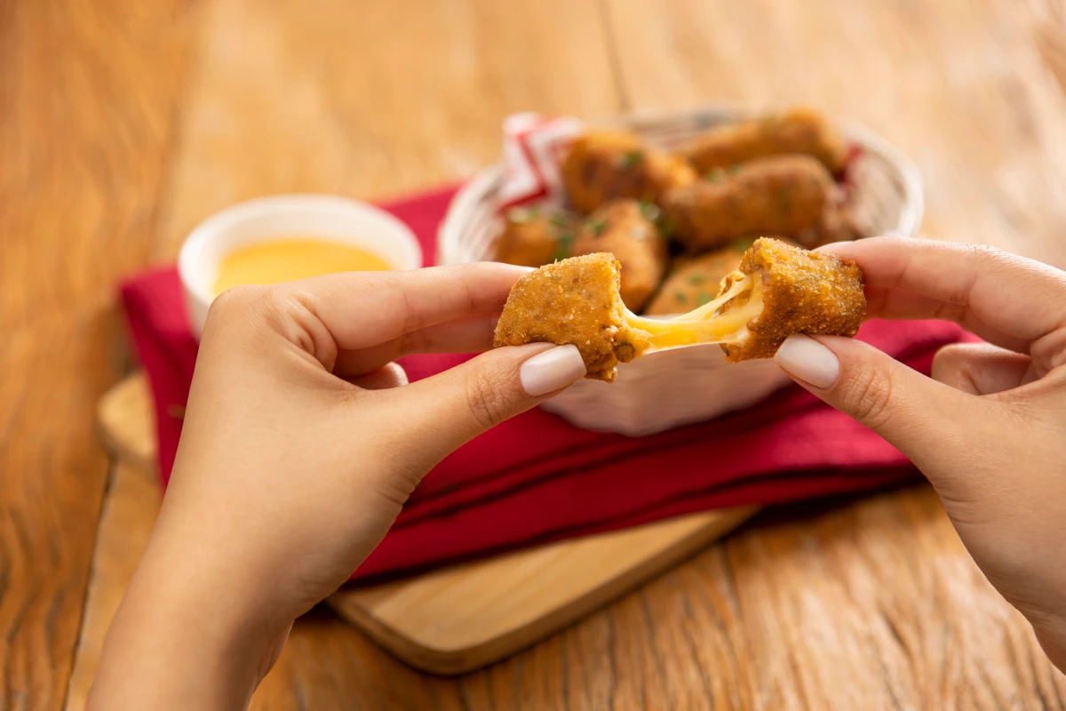 Croquete de carne recheado com queijo prato