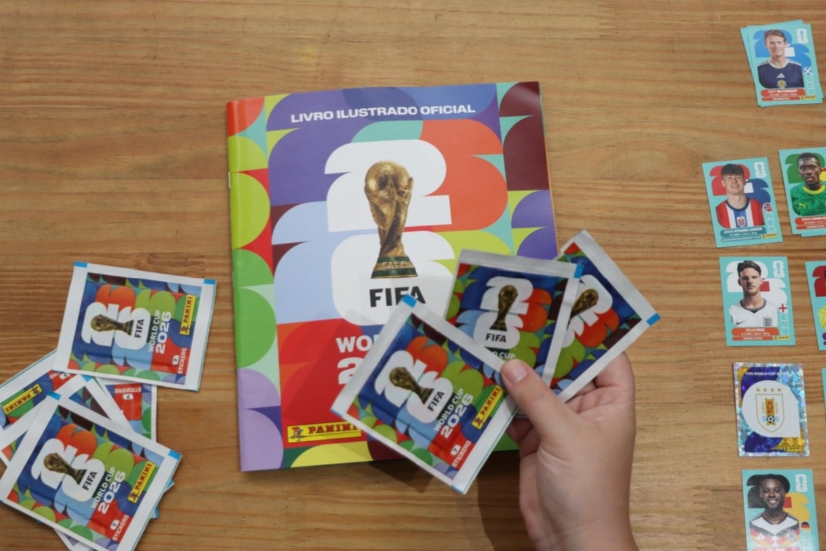 Trocar figurinhas da Copa vai além da diversão e contribui para o desenvolvimento infantil (Imagem: JFontan | Shutterstock)