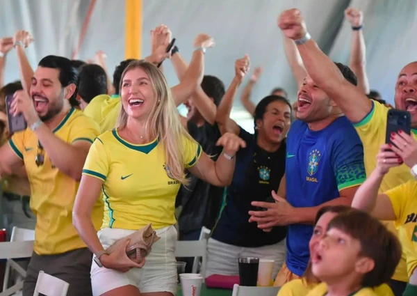 Torcedores da Grande Vitória durante jogo do Brasil na Copa do Mundo 2026