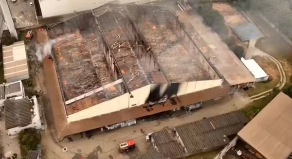 Incêndio de grandes proporções atinge arquivo do Tribunal de Justiça do Espírito Santo 