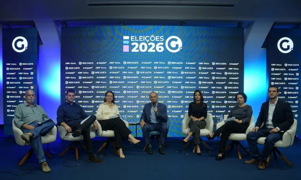 Helder Salomão (ao centro na foto) na sabatina na Rede Gazeta
