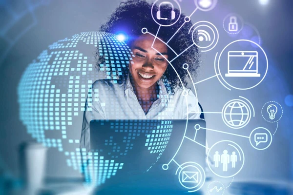 A tecnologia consolidou-se como uma ferramenta de eficiência nas empresas (Imagem: ImageFlow | Shutterstock)
